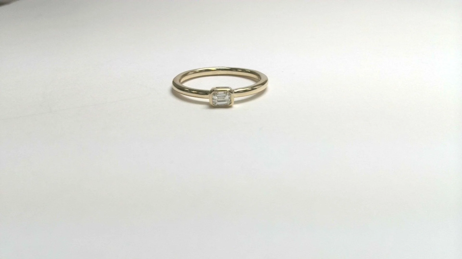 14 KARAT GOLD DIAMOND RING