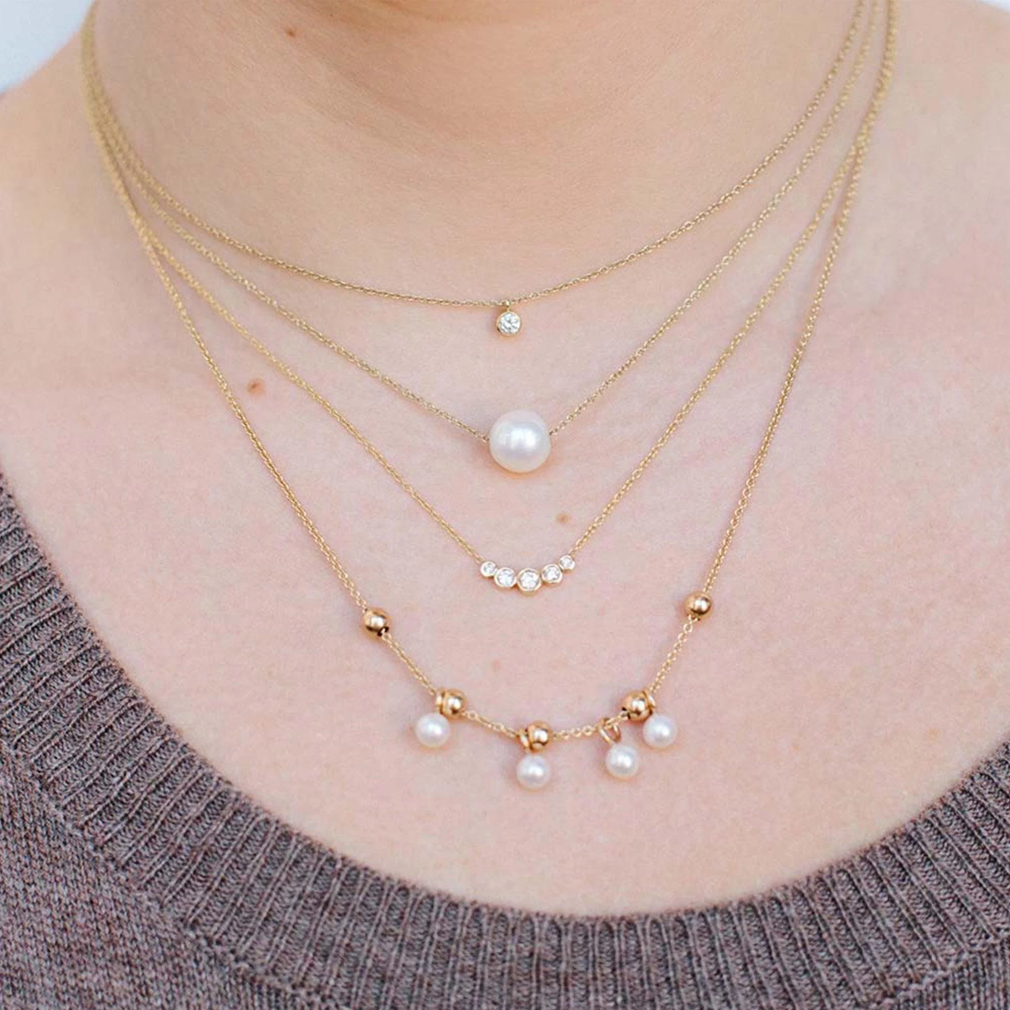 14 KARAT YELLOW GOLD 5 GRADUATED BEZEL DIAMOND NECKLACE - Image 2