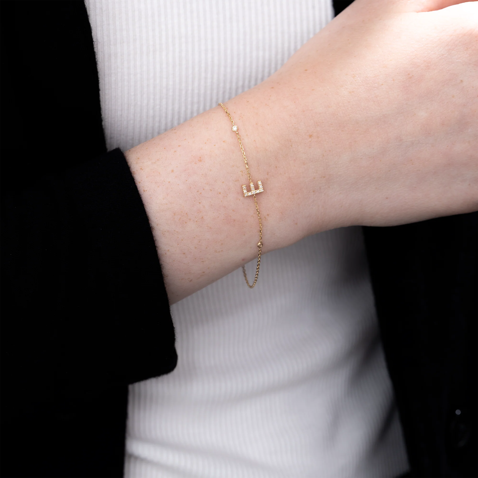 14K Yellow Gold Initial 'E' Bracelet - Image 2