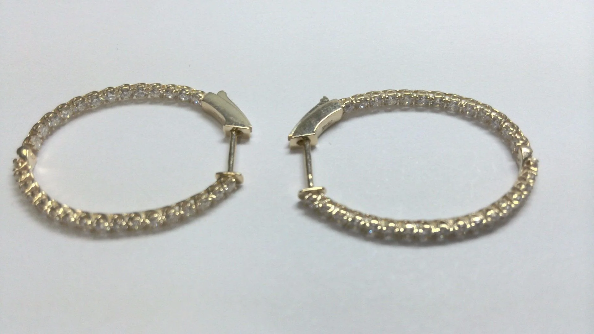14K GOLD DIAMOND HOOP EARRINGS - Image 2