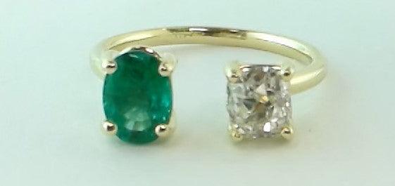 14K GOLD EMERALD AND DIAMOND RING - Image 2
