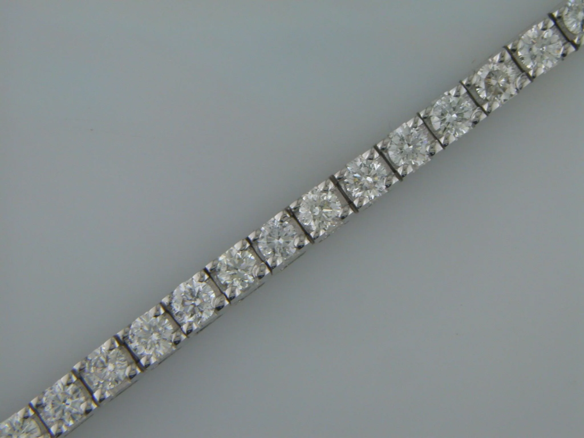 14K WHITE GOLD DIAMOND BRACELET