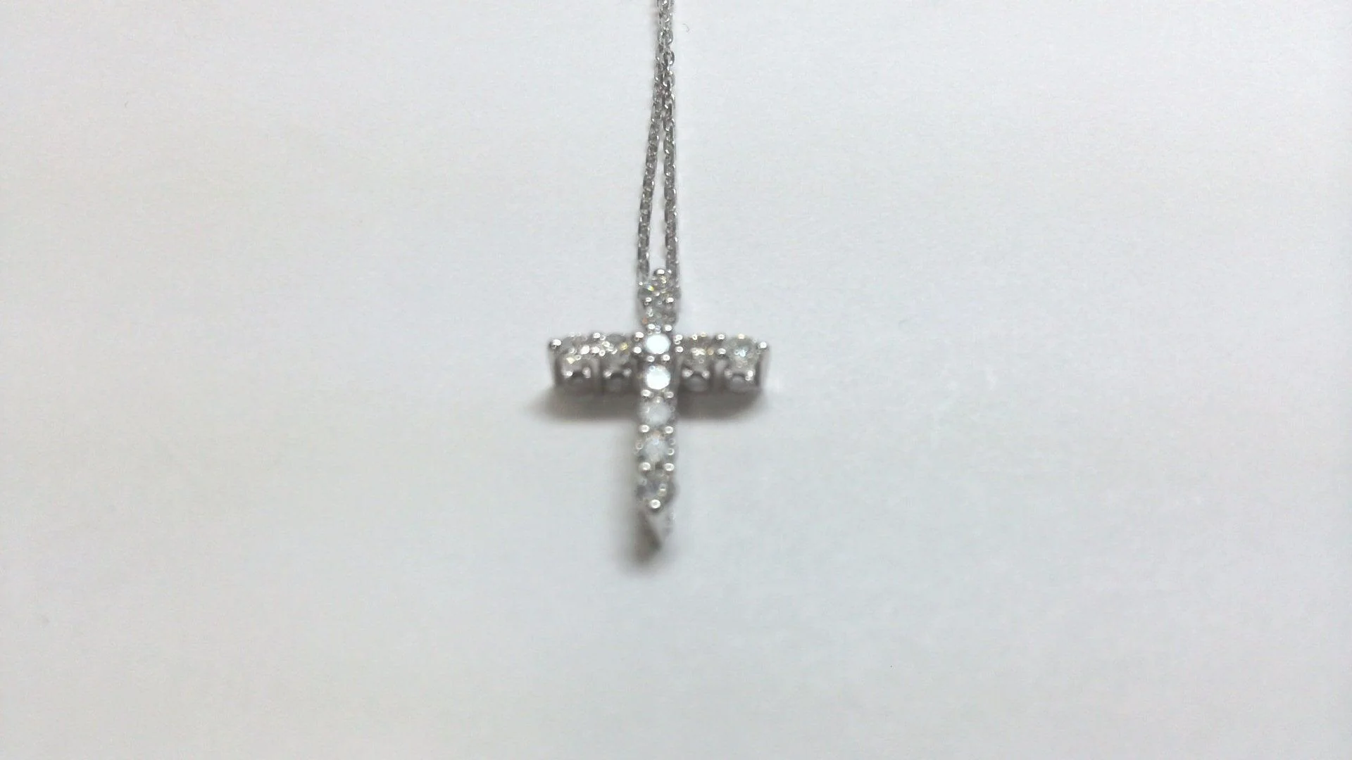 14K WHITE GOLD DIAMOND CROSS PENDANT NECKLACE