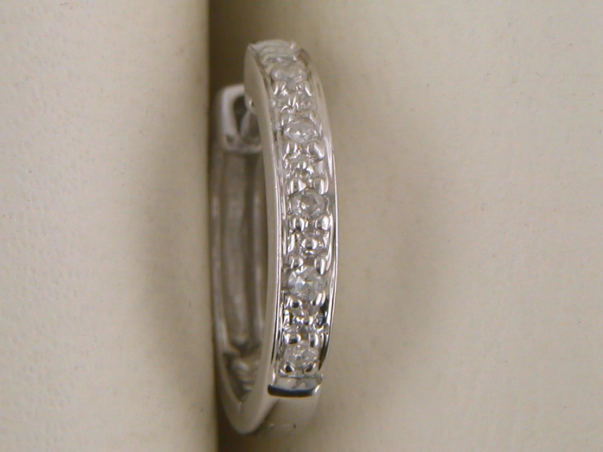 14K WHITE GOLD SINGLE HUGGIE EARRING - Image 2