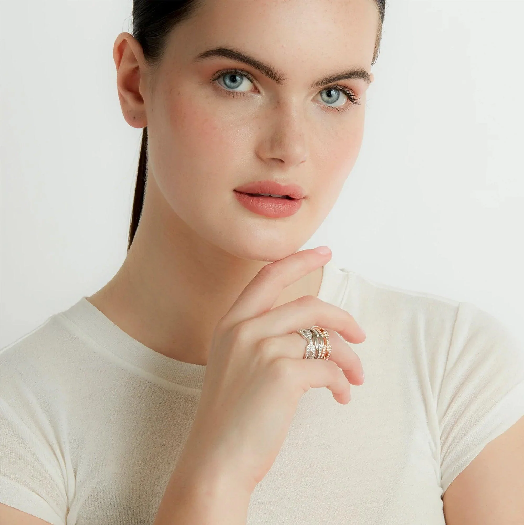 18K GOLD SAXON FLAT CHAIN DIAMOND RING - Image 2