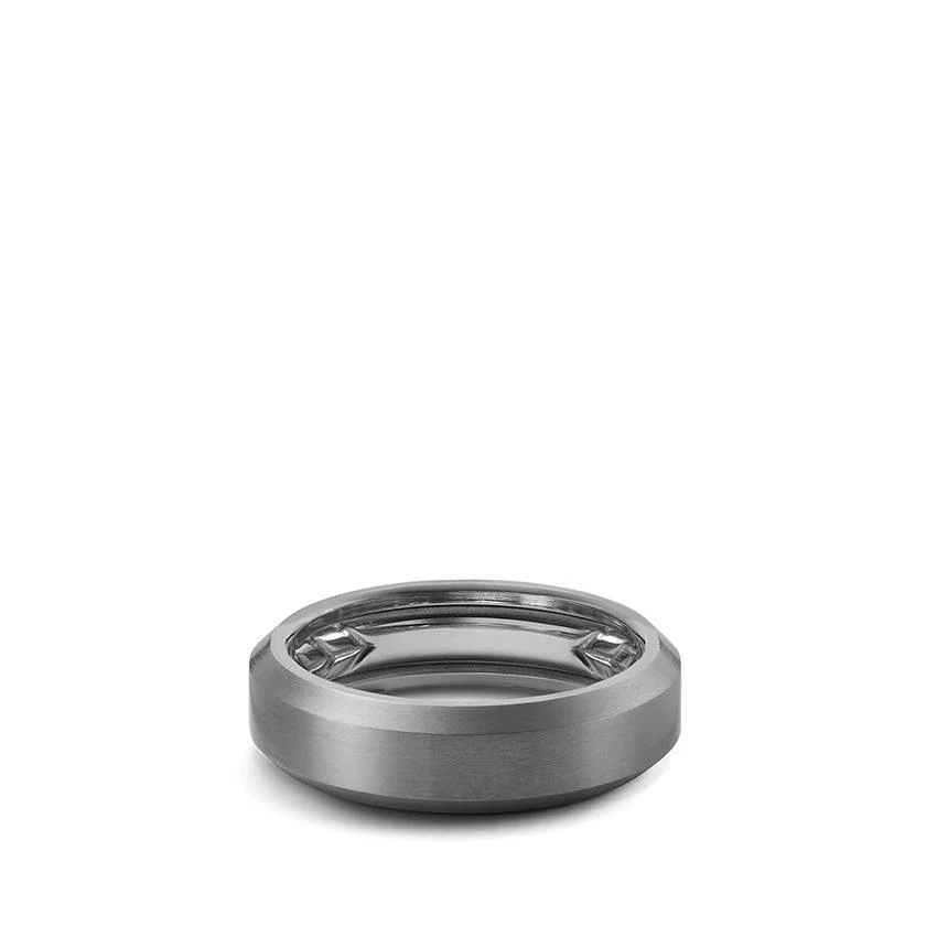 BEVELED BAND IN GREY TITANIUM