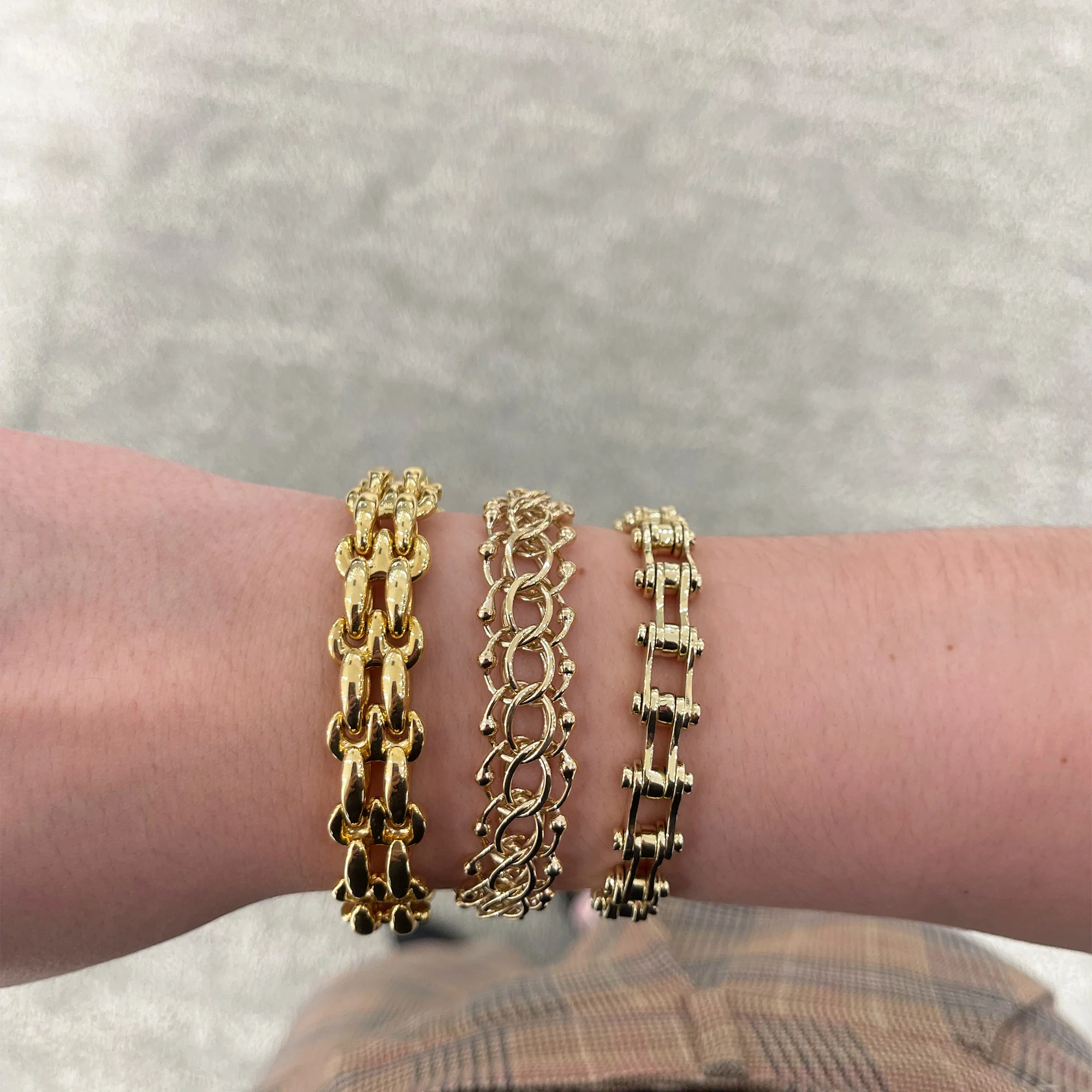 ESTATE 14K YELLOW BICYCLE CHAIN BRACELET, 9.6 MM WIDE, 8 INCHES LONG - Image 2
