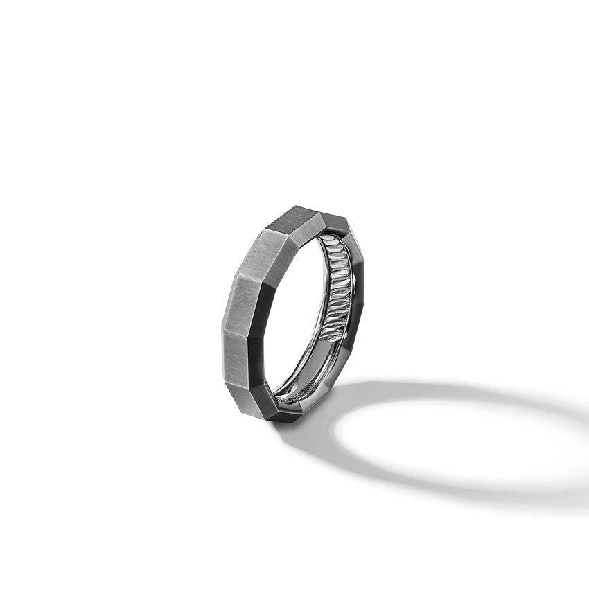 FACETED BAND RING IN GREY TITANIUM - Image 3