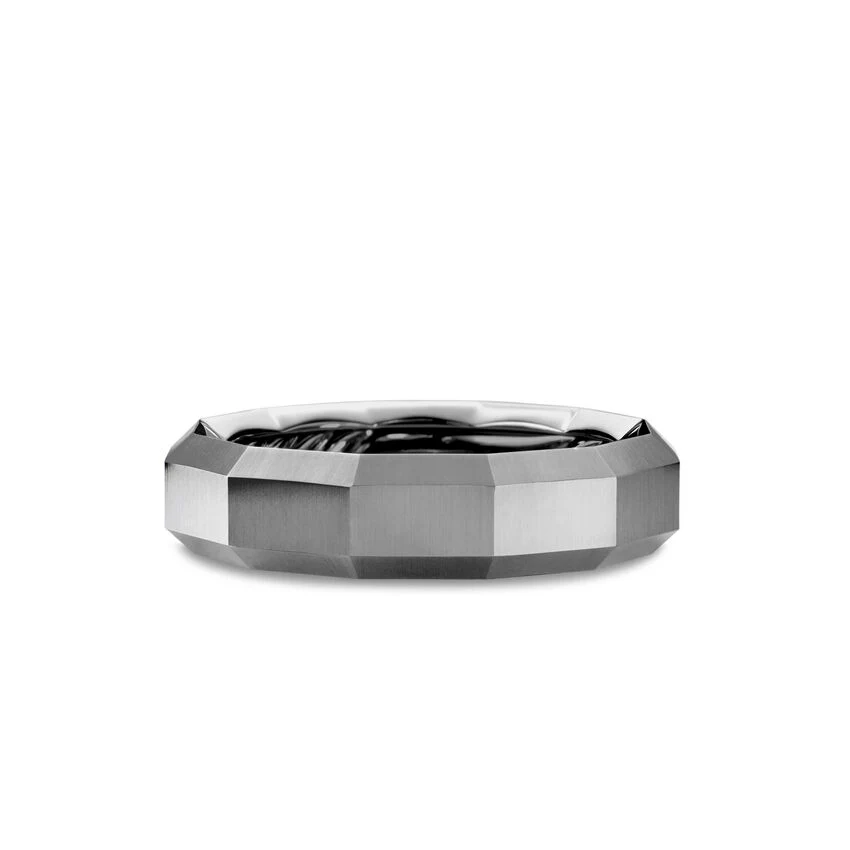 FACETED BAND RING IN GREY TITANIUM - Image 4