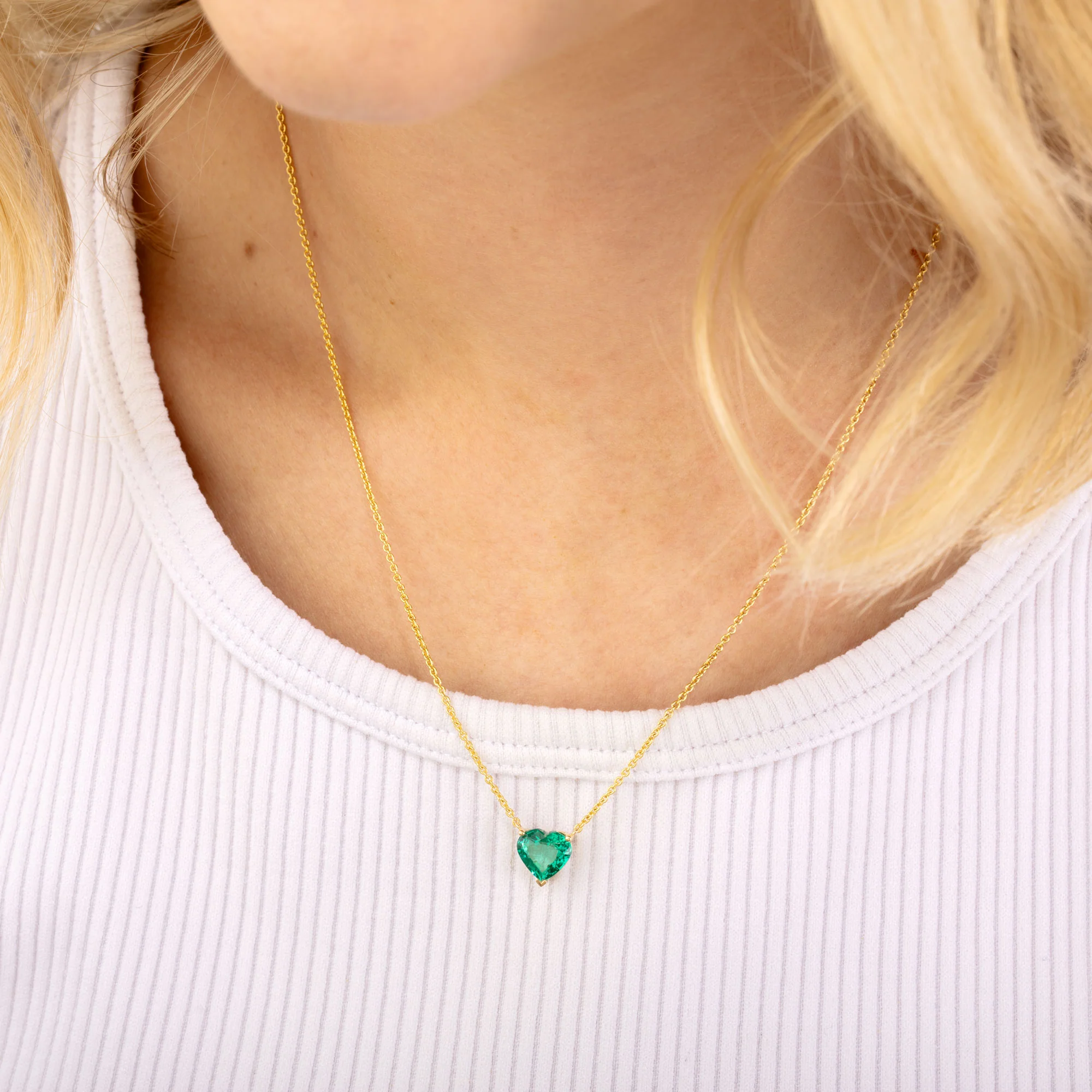 Heart Emerald Necklace in 18K Yellow Gold - Image 2