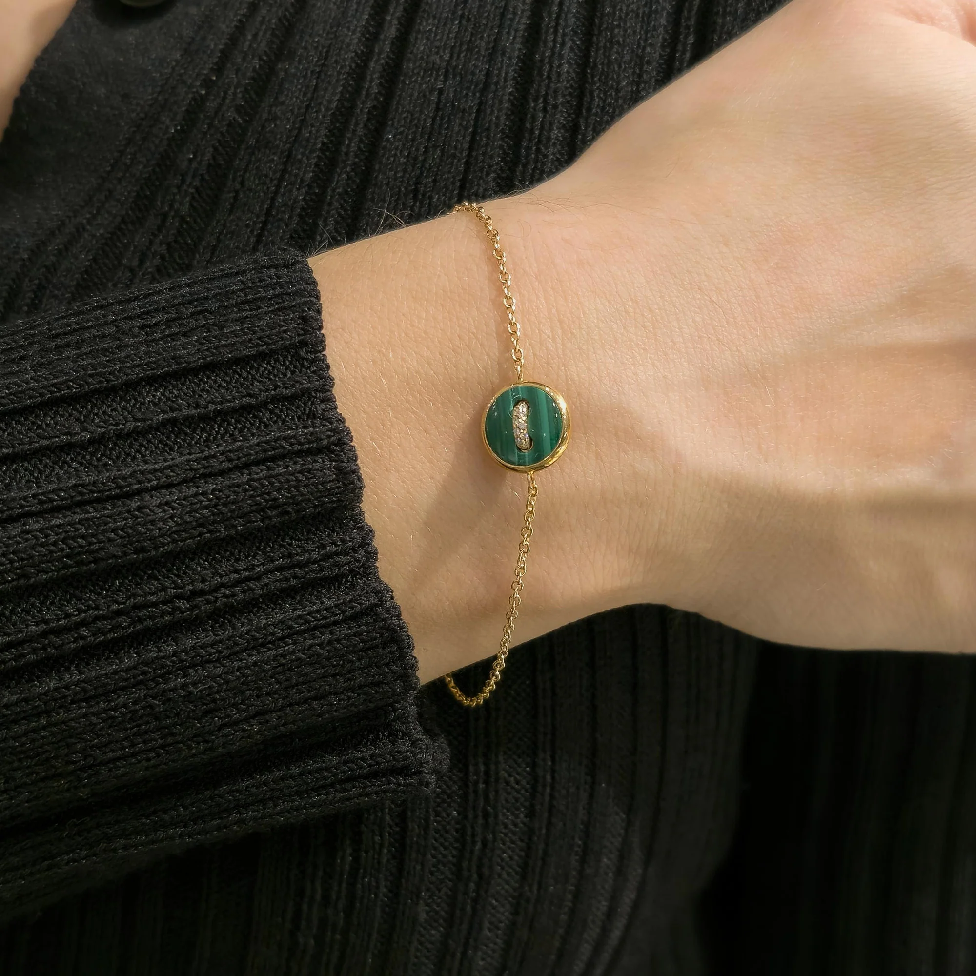 Pom Pom Dot Bracelet with Malachite and White Mother-of-Pearl in 18K Rose Gold - Image 3