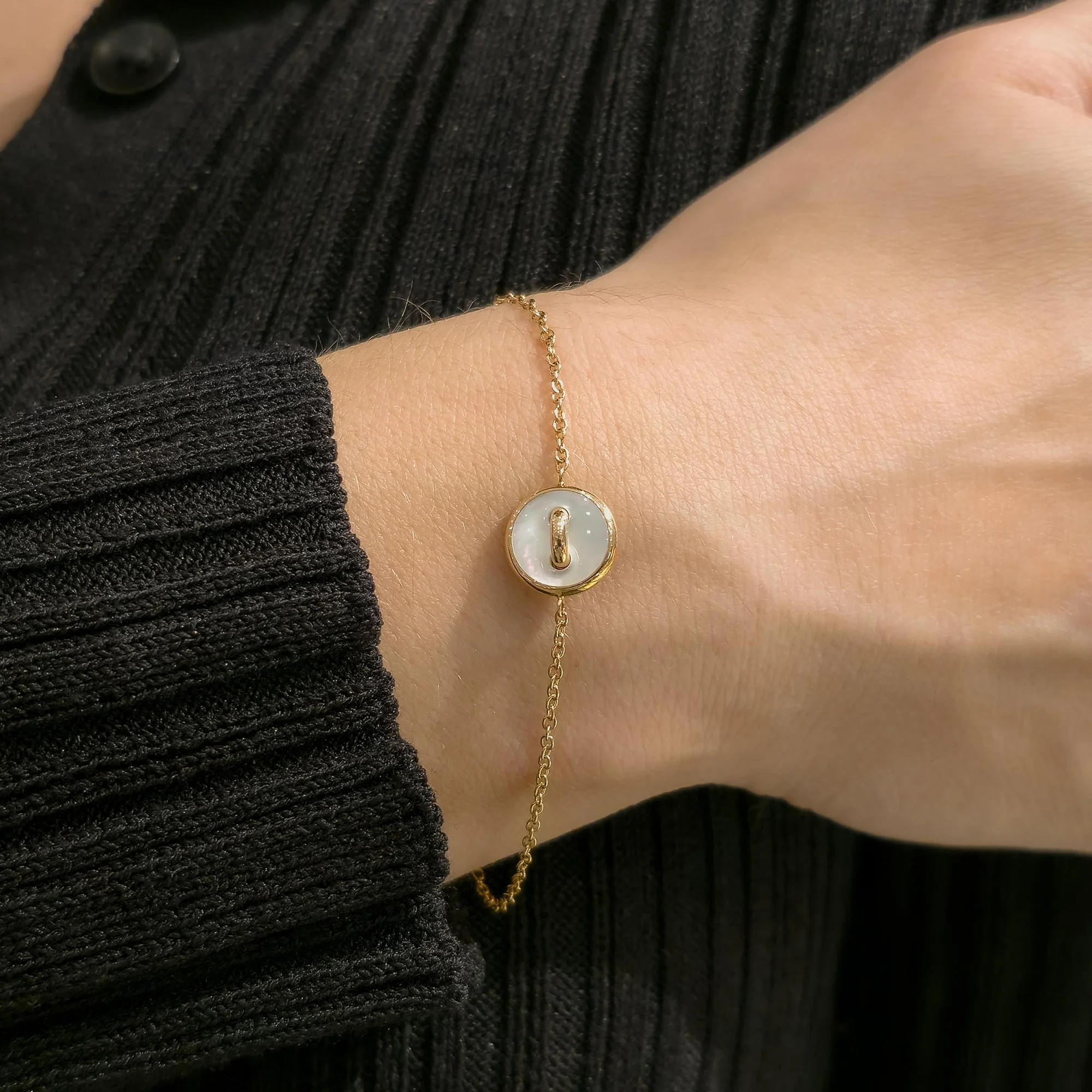 Pom Pom Dot Bracelet with Malachite and White Mother-of-Pearl in 18K Rose Gold - Image 4