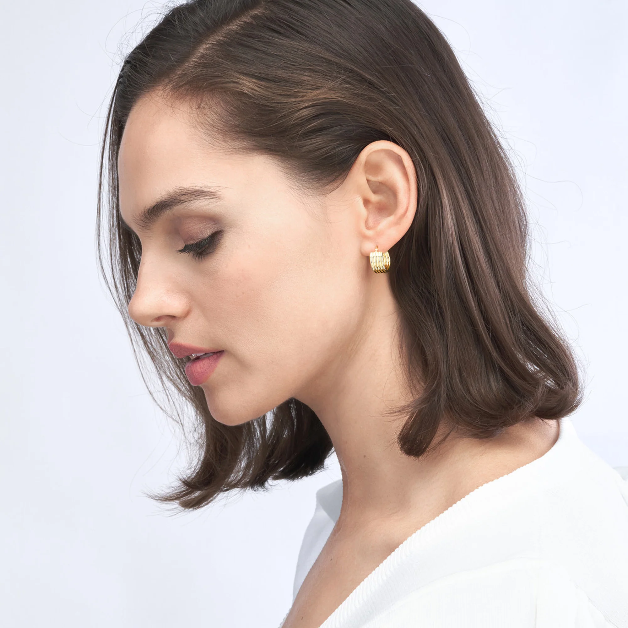 Small Ribbed Hoop Earrings in 14K Yellow Gold - Image 4