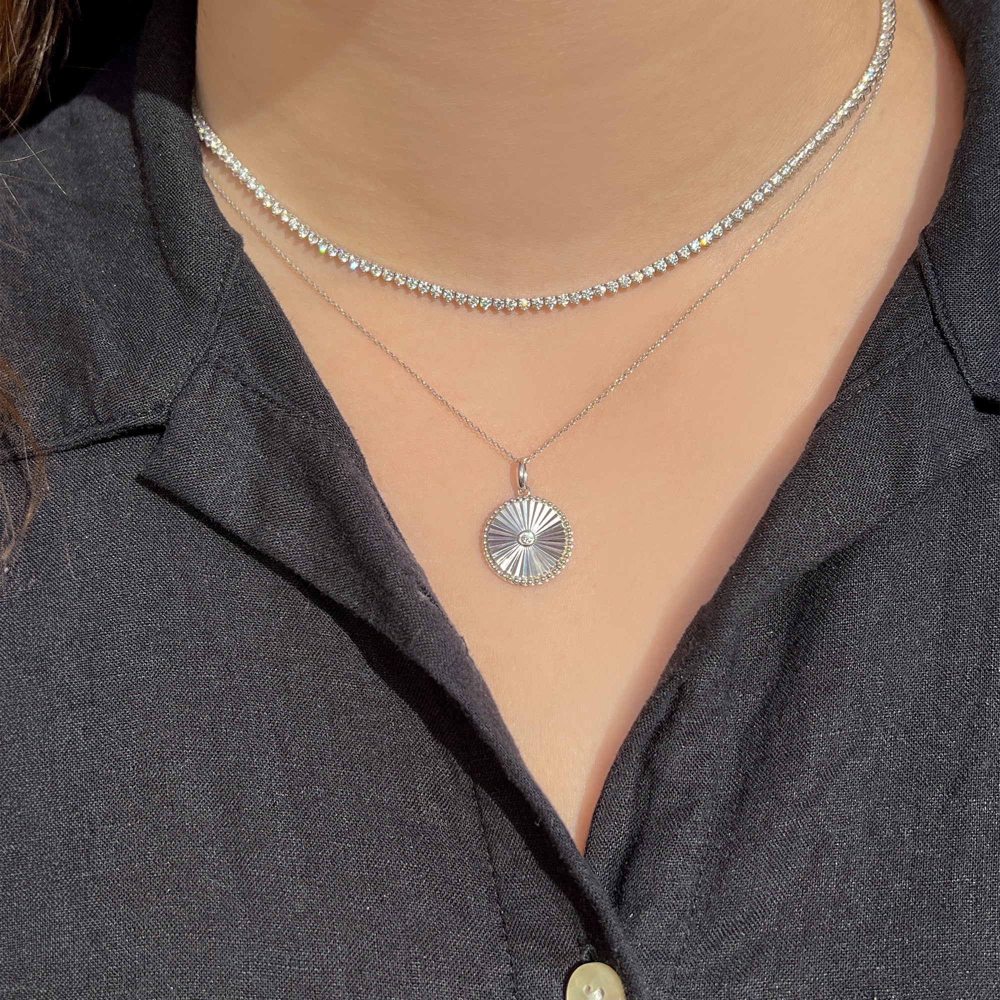 STERLING SILVER CIRCLE PENDANT NECKLACE WITH ROUND DIAMOND - Image 2